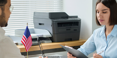 3 cosas que los oficiales de inmigración revisan antes de tu entrevista de visa (que la mayoría de solicitantes pasa por alto)